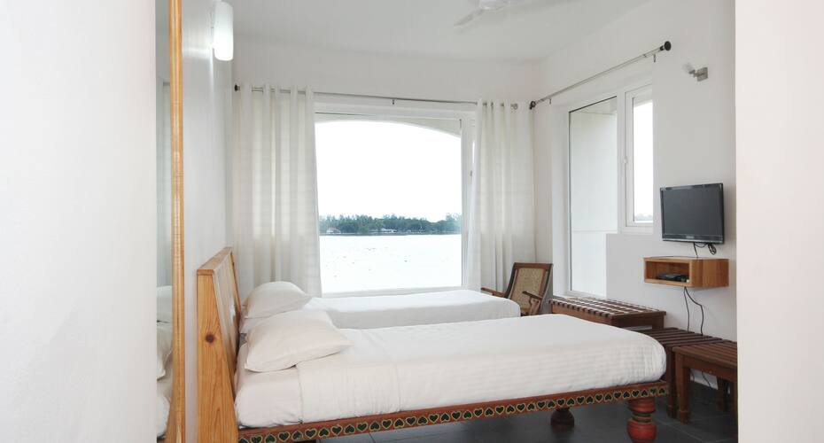 Grande West Face, Kochi 4